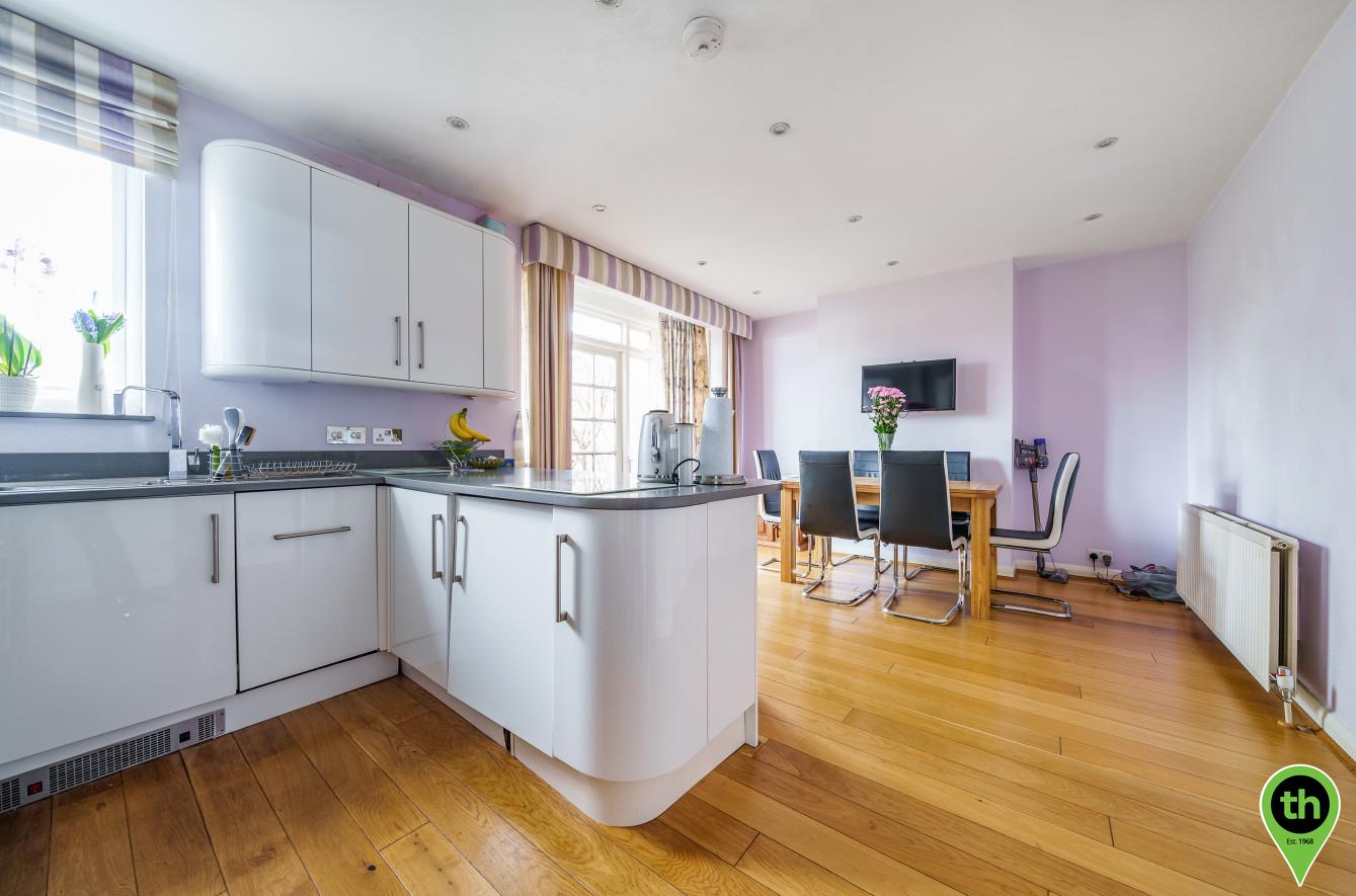 Broadfields Avenue, Edgware Taylor Hawkins